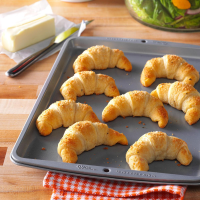 Garlic-Cheese Crescent Rolls Recipe: How to Make It image