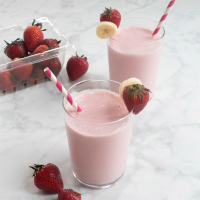 Strawberry Banana Yogurt Smoothie Recipe: How to Make It image