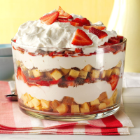 Strawberry Cheesecake Trifle Recipe: How to Make It image