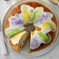 Traditional New Orleans King Cake Recipe: How to Make It image