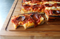 HOW TO MAKE DETROIT STYLE PIZZA RECIPES