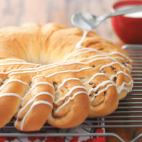 Christmas Wreath Bread Recipe: How to Make It image