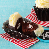 Chocolate Cupcakes with Marshmallow Cream Filling Reci… image