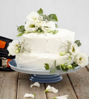 Vanilla Tiered Cake | Le Creuset Recipes image