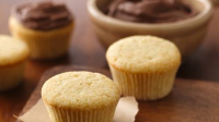 Yellow Cupcakes Recipe - BettyCrocker.com image