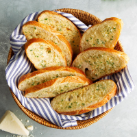 Air-Fryer Garlic Bread Recipe: How to Make It image