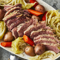 HOW TO COOK CORNED BEEF IN A CROCKPOT RECIPES