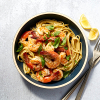 Shrimp Scampi with Linguine | Recipes | WW USA image