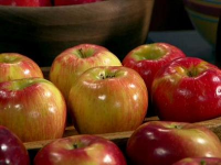 WHAT TO SERVE WITH PORK CHOPS AND APPLES RECIPES