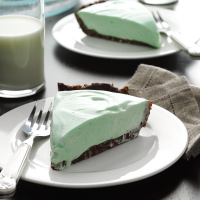 Marshmallow Grasshopper Pie Recipe: How to Make It image
