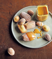 Cinnamon madeleines with spiced caramel sauce recipe image