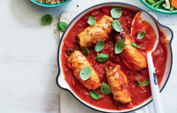 Kale, feta and tomato chicken bundles - Healthy Food Guide image