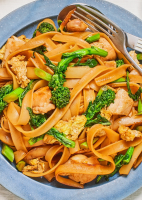 Pad See Ew (Thai Stir-Fried Rice Noodles with Chicken ... image