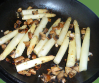White Asparagus With Chanterelles Recipe - Food.com image